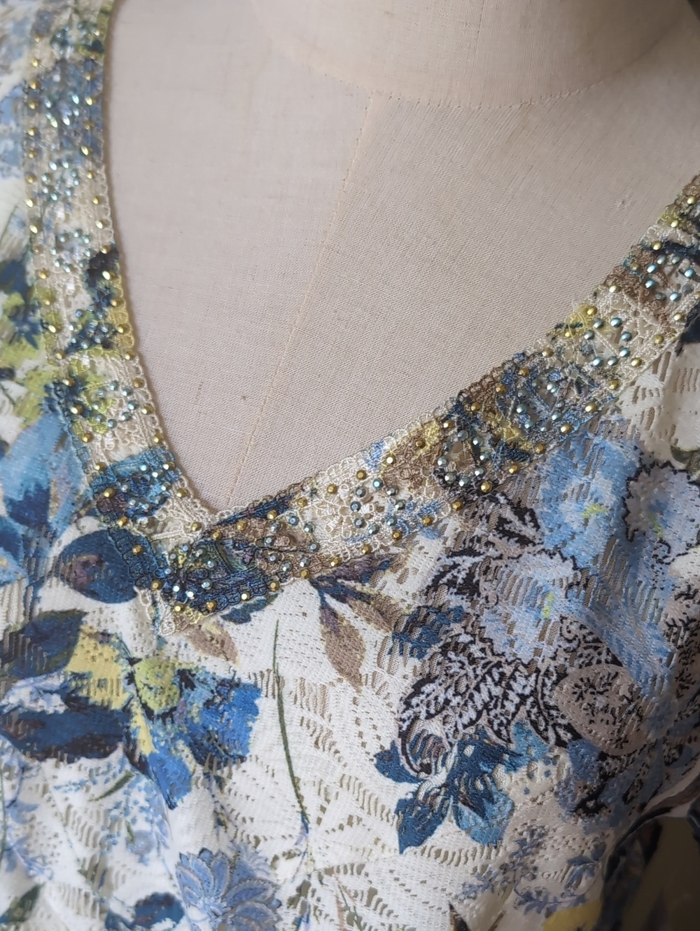 One World Women's Size Medium Lace Overlay Floral Top - Picture 4 of 14